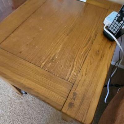 Wood end table detail