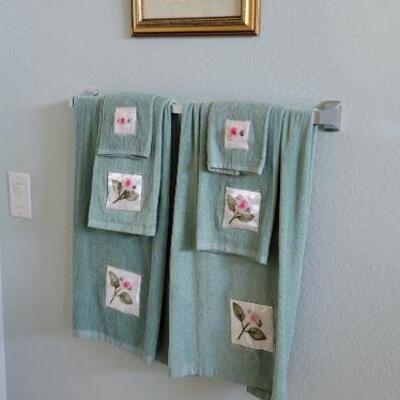 Decorative bath towel set