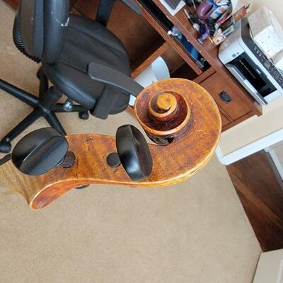Stradivarius certified copy violin detail