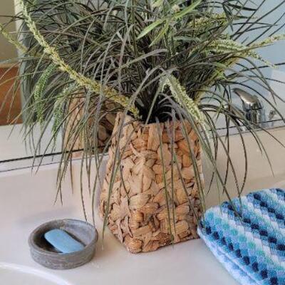 Artificial decorative plant