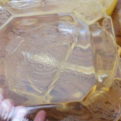 Vintage yellow dinner set. detail