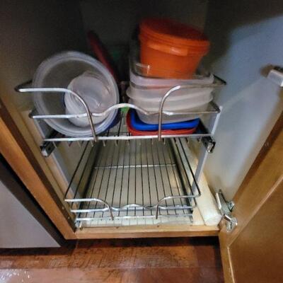 Plastic Tupperware, dishrack