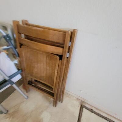 Foldable wood chairs