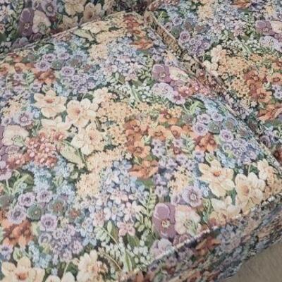 Floral print detail