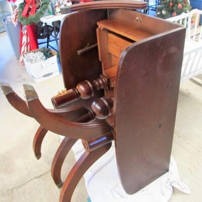Antique dining table project piece. Needs the legs reattached and refinished. Has 4 - leaves.