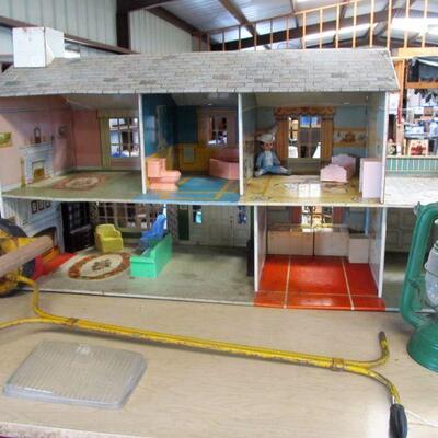 1950s MARX dollhouse - w/some furniture