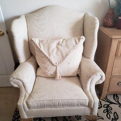 Comfortable and clean wing back chair