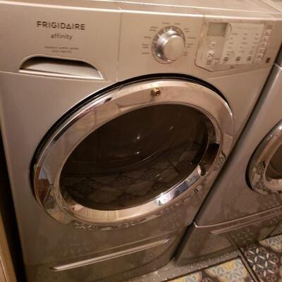 Frigidaire dryer that matches the washer in the next picture