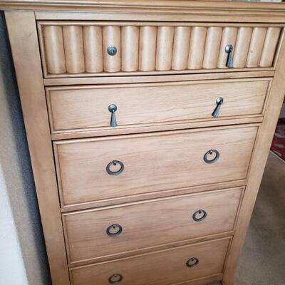 Chest of drawers, matches the dresser in the next picture