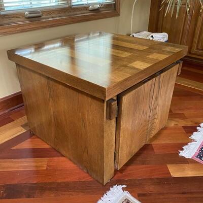 Lane Furniture Side Table - 28"W x 27"D x 21.5"H - $75