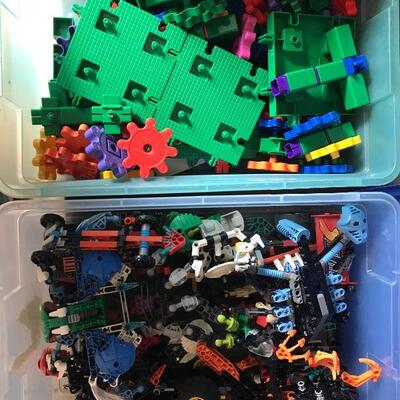 Lots of K'nex - Lego and other building toys