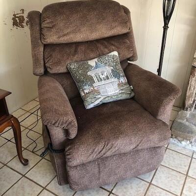 Lazy Boy Astor Platinum Lift Recliner bought in October 2019 and used for less than a year. The Astor Platinum Power Lift Recliner makes...