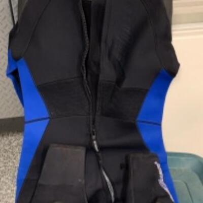 Menâ€™s Wet Suit With Head Covering
