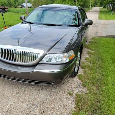 2003 Lincoln Town Car
Executive Series
4 door
New battery 05/21
138873 miles
Great condition
$3,800.00  Cash Only
