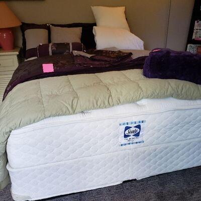 Full/Dbl Sealy Pillow top Bed & Linens