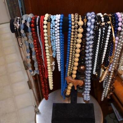 Costume necklases