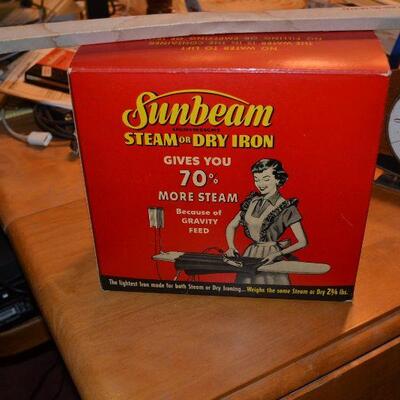 Dead stock 1941 Sunbeam steam iron NRFB.