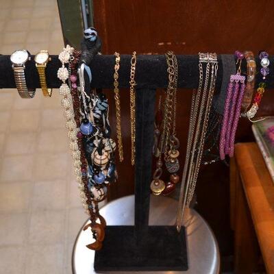 Costume necklases