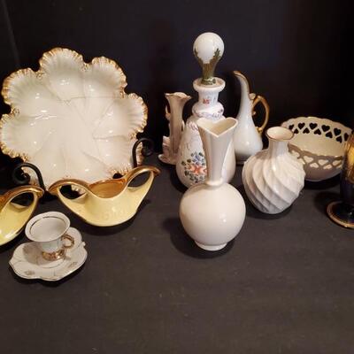 Beautiful collection of Lenox signature white and 24K gold decorative collectibles. Lenox plate 10