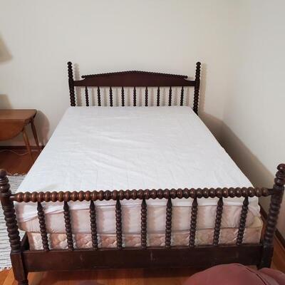 Beautiful full size wooden spindle bed measures 56x80