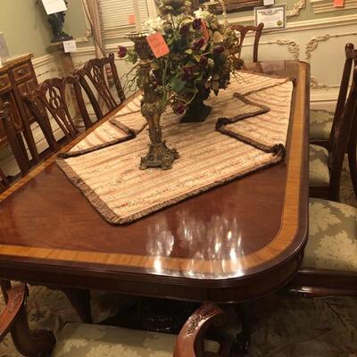 Dining room table with two leaves by Millender