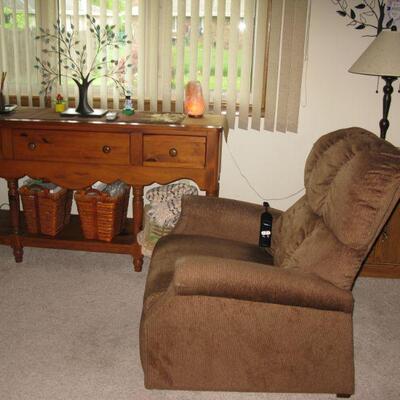 Penn House buffet    BUY IT NOW $ 325.00   SOLD
Brown electric lift chair   BUY IT NOW $ 125.00