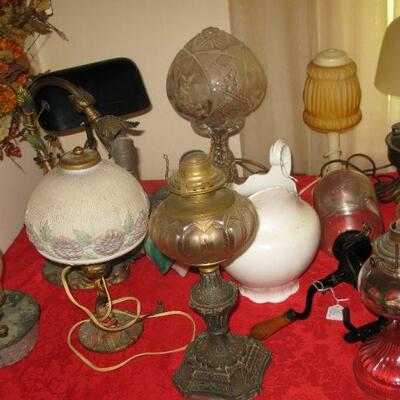 BANKERS LAMP  (GREEN SHADE) BUY IT NOW $ 95.00
PUFFED FLOWER BEDIOUR LAMP 