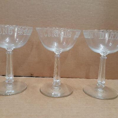 https://www.ebay.com/itm/114835803757	KG8076 Lot of Mardi Gras Krewe Favor Glasses Carrollton, Doriansâ€¦ Local Pickup

