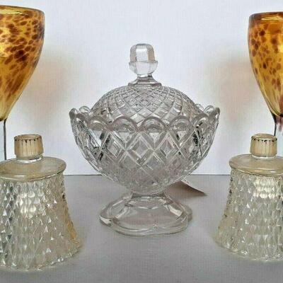 https://www.ebay.com/itm/114833675053	CC8007 LOT OF 5 GLASS ITEMS INCL CUPS, SCONCES AND CANDY DISH 		Auction
