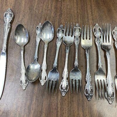 https://www.ebay.com/itm/124755341515	TR9512 Oneida Community Silverplate Brahms - 11 Pieces (Spoon, Fork, Knife)
