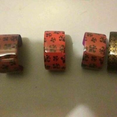 https://www.ebay.com/itm/124755337695	CJ0005 COSTUME JEWELRY LOT OF FIVE FLEUR-DE-LIS METAL CUFF BRACELETS $20.00 RX B
