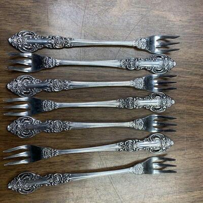 https://www.ebay.com/itm/124755337700	TR9509 Oneida Northland Stainless Steel Baton Rouge - 7 Cocktail Forks
