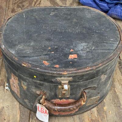 https://www.ebay.com/itm/124748428538	WRY5052 Vintage Round Overnight Luggage  UShip or Local Pickup		Auction
