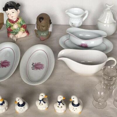 https://www.ebay.com/itm/124755342879	CC7030 Box Lot Of 19 Decorative Items
