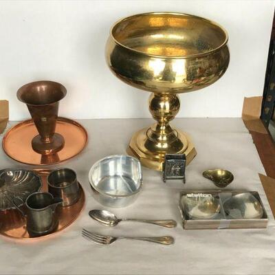 https://www.ebay.com/itm/124755339786	CC7031 Lot Of Metal Decorative Items (Copper, Silver Plate, Etc.)
