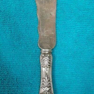 https://www.ebay.com/itm/124758556592	ME3001 USED TIFFANY & CO. STERLING SILVER FISH KNIFE ENGLISH KING PATTERN...