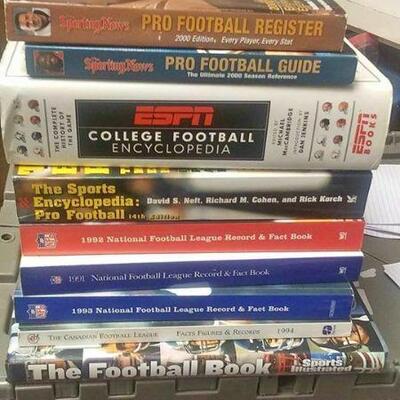 https://www.ebay.com/itm/114835799385	GB4162008 LOT OF NINE FOOTBALL BOOKS & GUIDES $20.00 BOX 75A GB4162008
