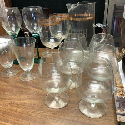 https://www.ebay.com/itm/124755346861	KG9165 Lot of 15 Vintage Glassware Local Pickup
