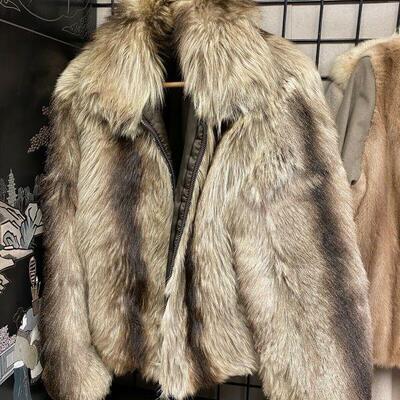 https://www.ebay.com/itm/124751143945	TM9416 Fur Coat by M Julian Size 38 LLama?		Auction
