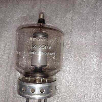 https://www.ebay.com/itm/124755341526	LY8081o Ampera 4-250A Holland 63-35 Electron Tub Untested
