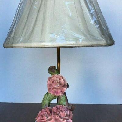 https://www.ebay.com/itm/114833696230	KG0063 TABLE TOP LAMP WITH 3 ROSES CERAMIC		Auction
