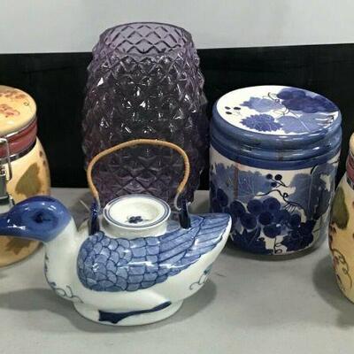 https://www.ebay.com/itm/114835800495	KG015 MISC LOT OF JARS AND POTS 3 CERAMIC JARS, 1 GLASS VASE, 1 CERAMIC TEAPOT
