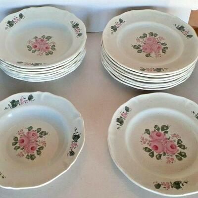 https://www.ebay.com/itm/114833675929	CC8014 FRENCH ISPAHAN FAIENCE DE S'AMAND DISHES 8 BOWLS AND 8 PLATES UShip or Lo		Auction
