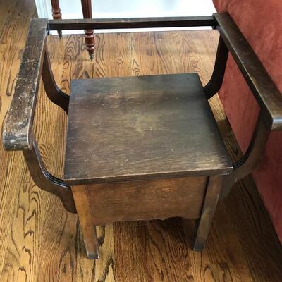 VINTAGE CHILDS POTTY CHAIR