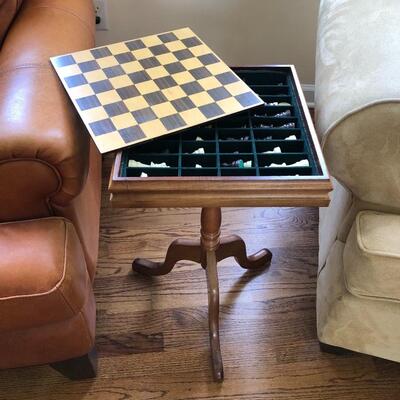 TABLE WITH CONSEALED CHESS SET.