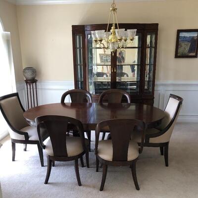 ELEGANT MARTHA STEWART DINING ROOM SET.  TABLE, 8 CHAIRS & HUTCH.  EXCELLENT CONDITION.