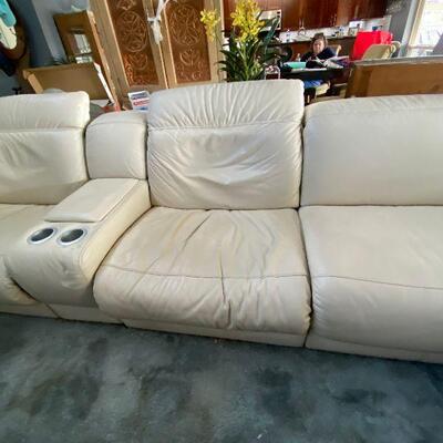 https://www.ebay.com/itm/114829370573	EL6005 Natuzzi Leather Sectional Sofa with Recliners Local Pickup		Buy-It-Now	 $3,200.00 
