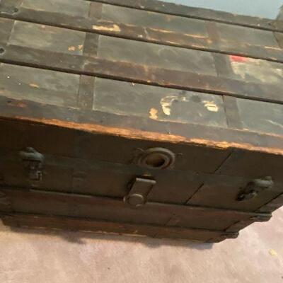 ME6097: Antique Shipping Trunk
