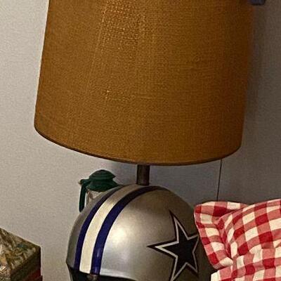 ME6100: NFL Dallas Cowboys Football Helmet Lamp
