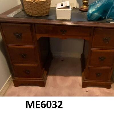 ME6032 Small Desk
